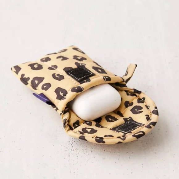 NWT BAGGU Puffy Earbuds Case - Honey Leopard - Picture 6 of 8